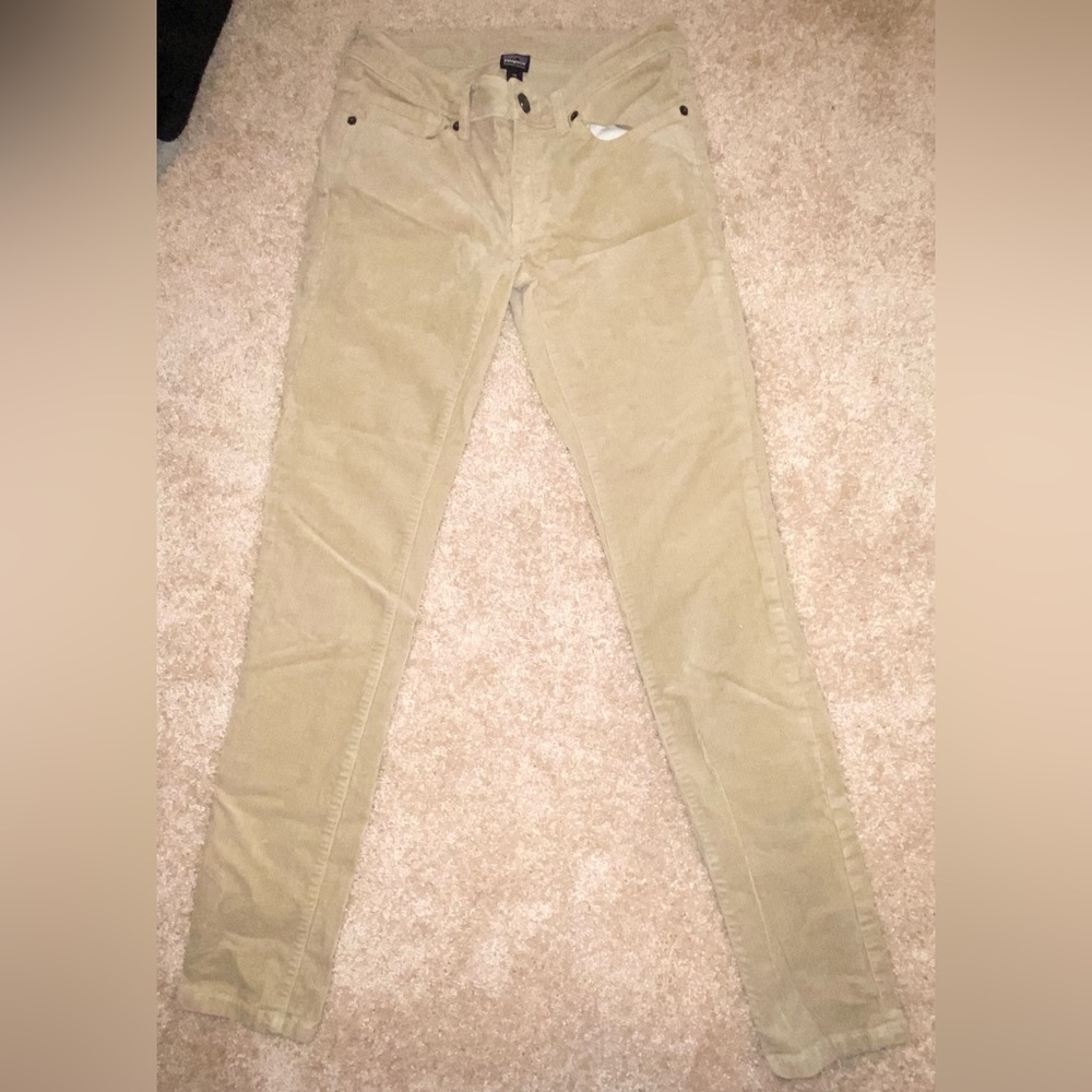 Women’s size 26 cream patagonia corduroy pants. Worn maybe 2 times